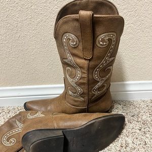 Size 7. Gently used brown cowboy boots. Very comfortable.